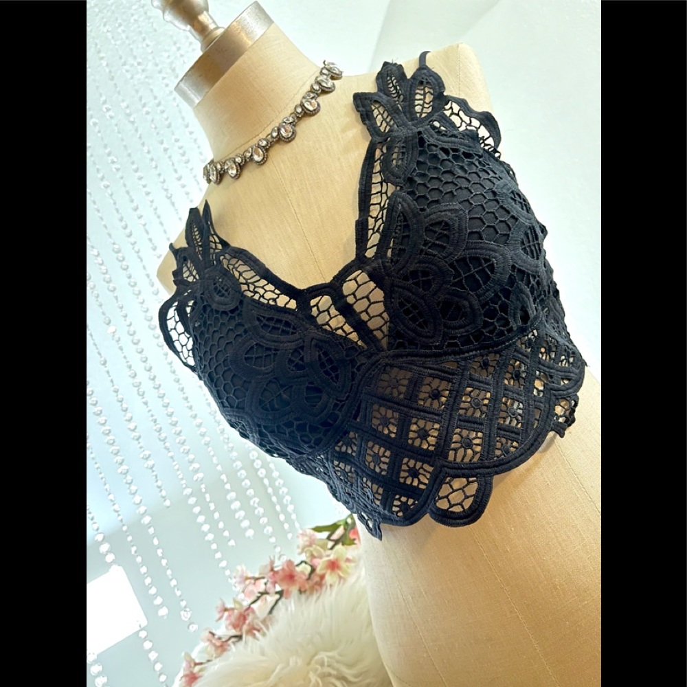 NEW !!! White and Black Lace Bralette Set - Picture 7 of 11